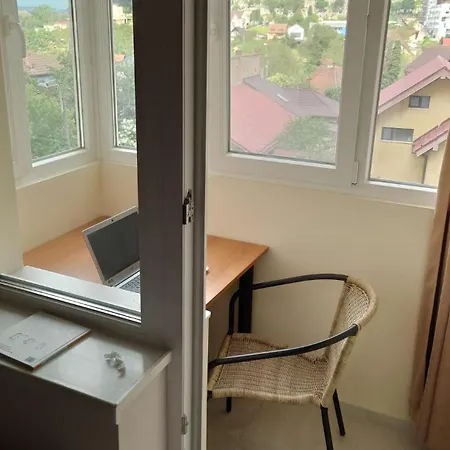 Newly Remodeled, Furnished, 3 Flat With Balcony And Mountain Views In