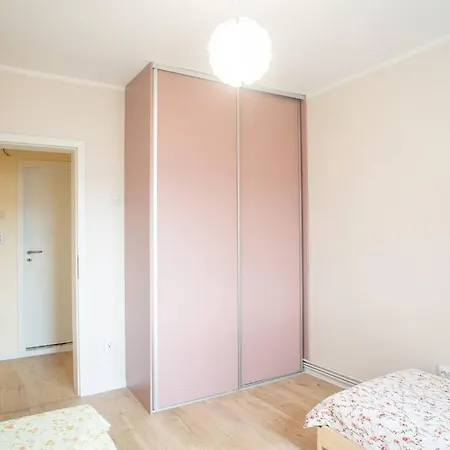 Newly Remodeled, Furnished, 3 Flat With Balcony And Mountain Views In Cluj-Napoca