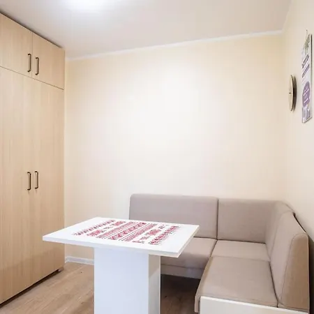 Newly Remodeled, Furnished, 3 Flat With Balcony And Mountain Views In *