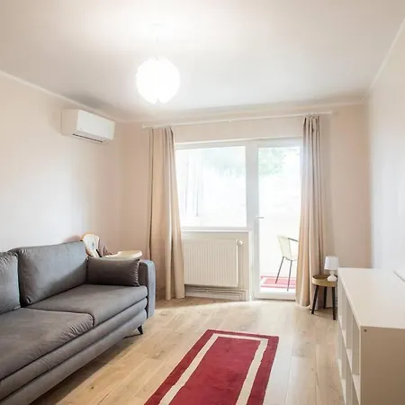 Newly Remodeled, Furnished, 3 Flat With Balcony And Mountain Views In *