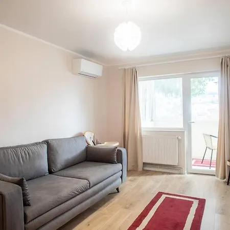 Newly Remodeled, Furnished, 3 Flat With Balcony And Mountain Views In *