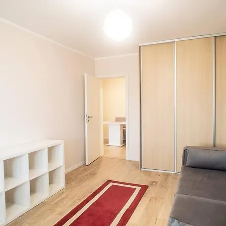 Newly Remodeled, Furnished, 3 Flat With Balcony And Mountain Views In